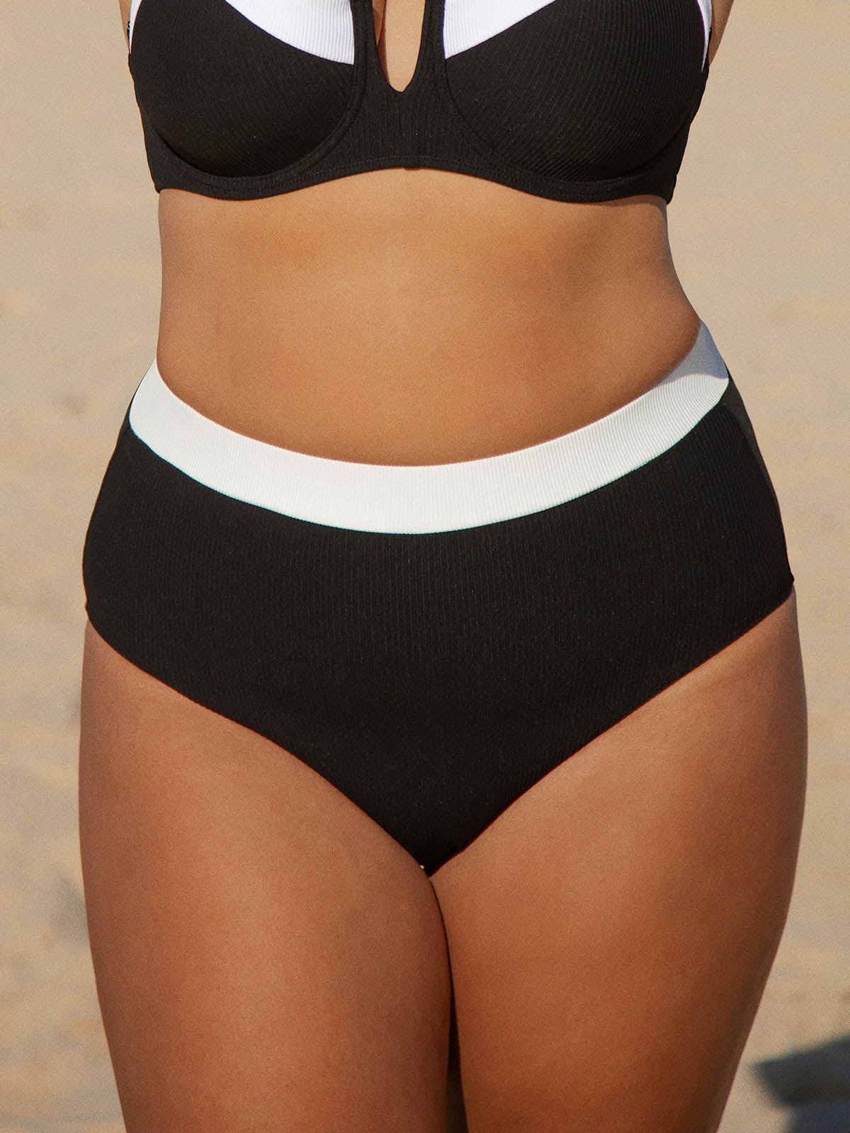 contrast-trim-plus-size-bikini-bottom-sustainable-plus_size_bikinis-kf55uv Contrast Trim Plus Size Bikini Bottom - Image 1