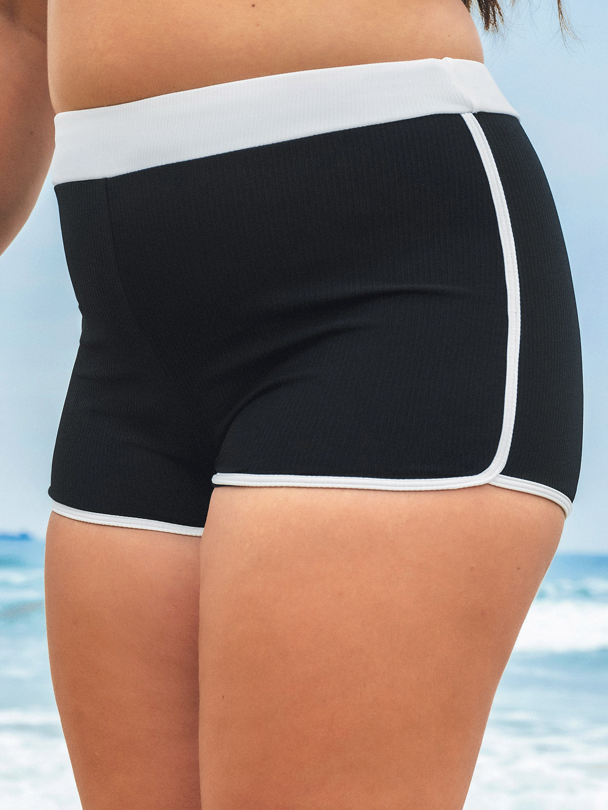 women-knitted-nylon-bikini-bottoms-sustainable-plus_size_bikinis-bueajr Black Contrast Full Coverage Plus Size Bikini Bottom - Image 1