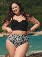 Black Floral Petal-Print Plus Size Bikini Bottom - Image 5