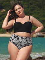 Black Floral Petal-Print Plus Size Bikini Bottom - Image 4